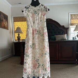 Chic Floral Lace Midi Dress